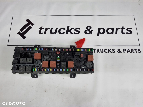 PŁYTA BEZPIECZNIKÓW SKRZYNKA RENAULT GAMA T RANGE 23439363 P03