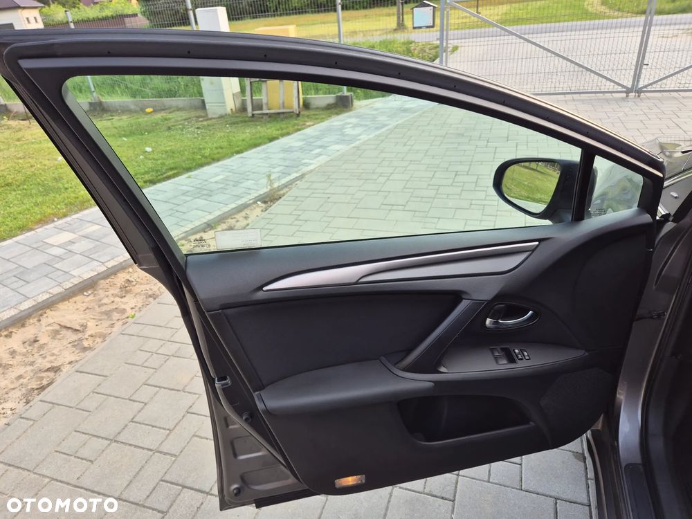 Toyota Avensis 1.6 Active - 11