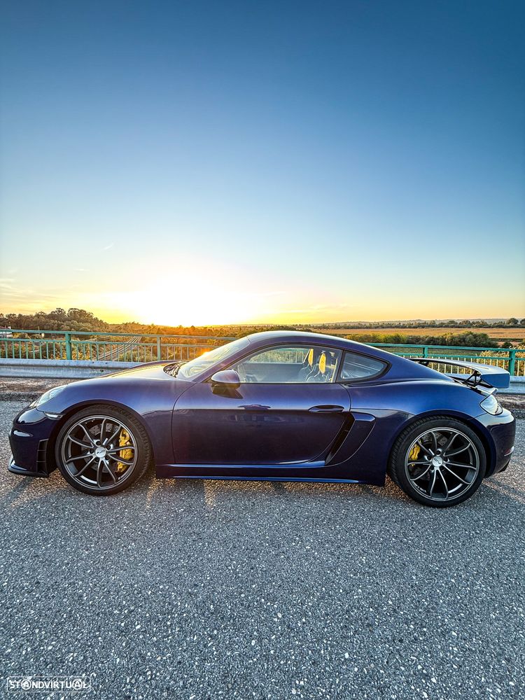 Porsche 718 Cayman GT4 - 2