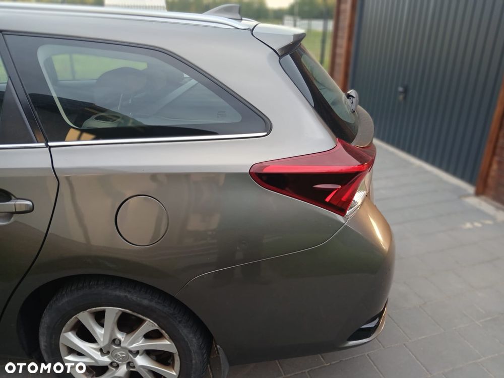 Toyota Auris 1.6 Prestige - 10