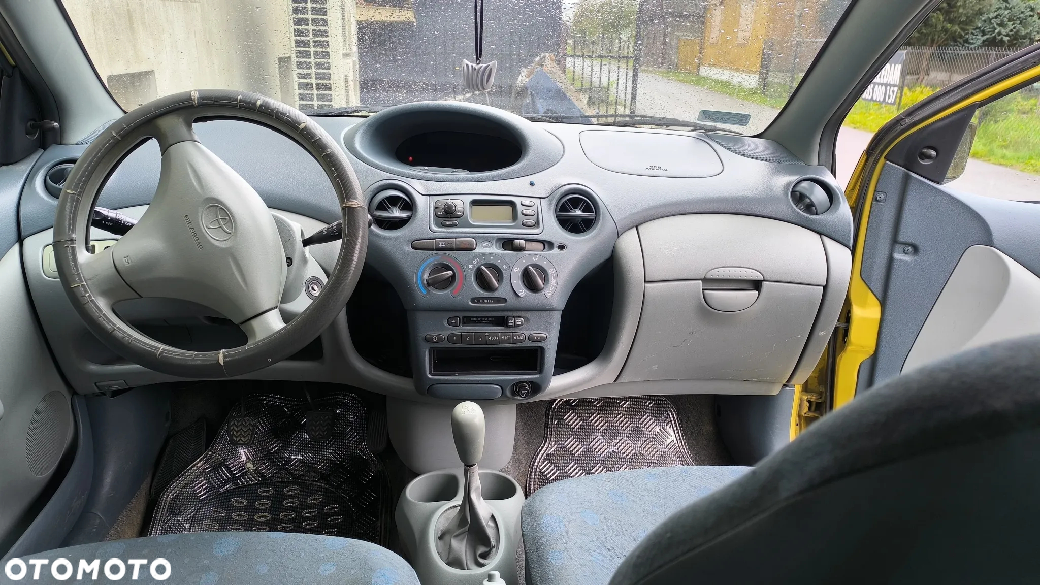 Toyota Yaris 1.0 Base - 6