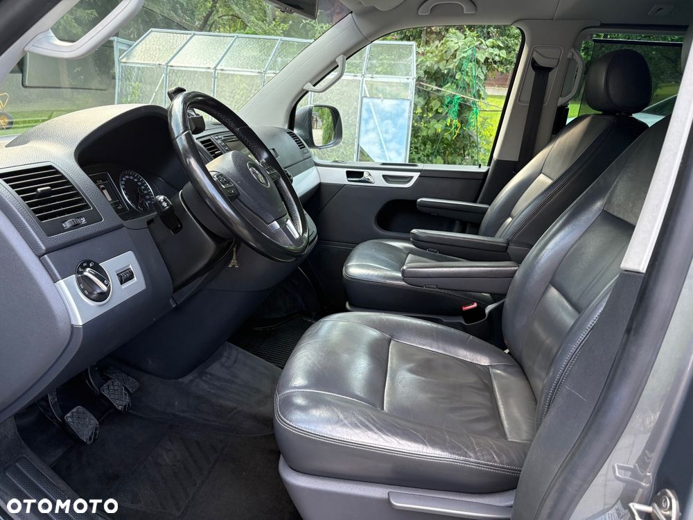 Volkswagen Multivan - 25