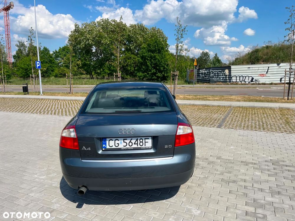 Audi A4 Limousine - 8