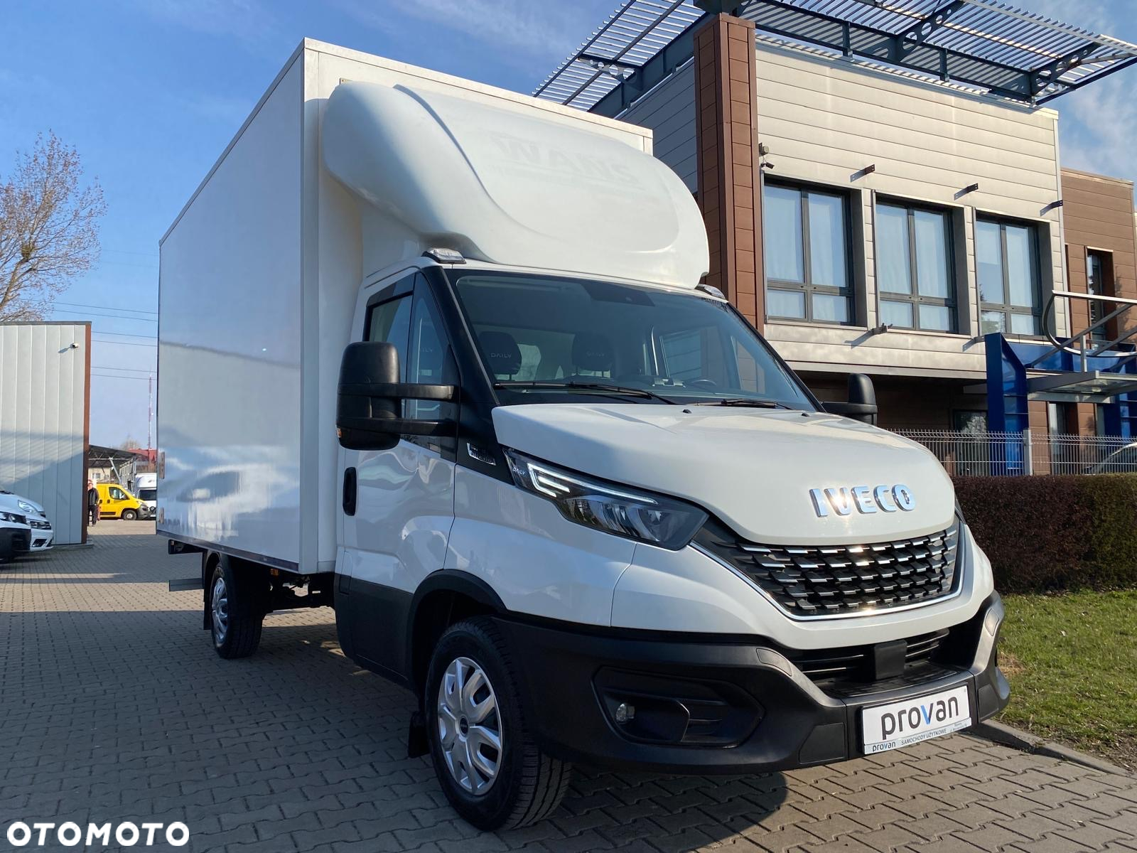 Iveco DAILY 35-160 HI-MATIC KONTENER WINDA WYSOKOŚĆ KONTENERA 2,5 M - 5