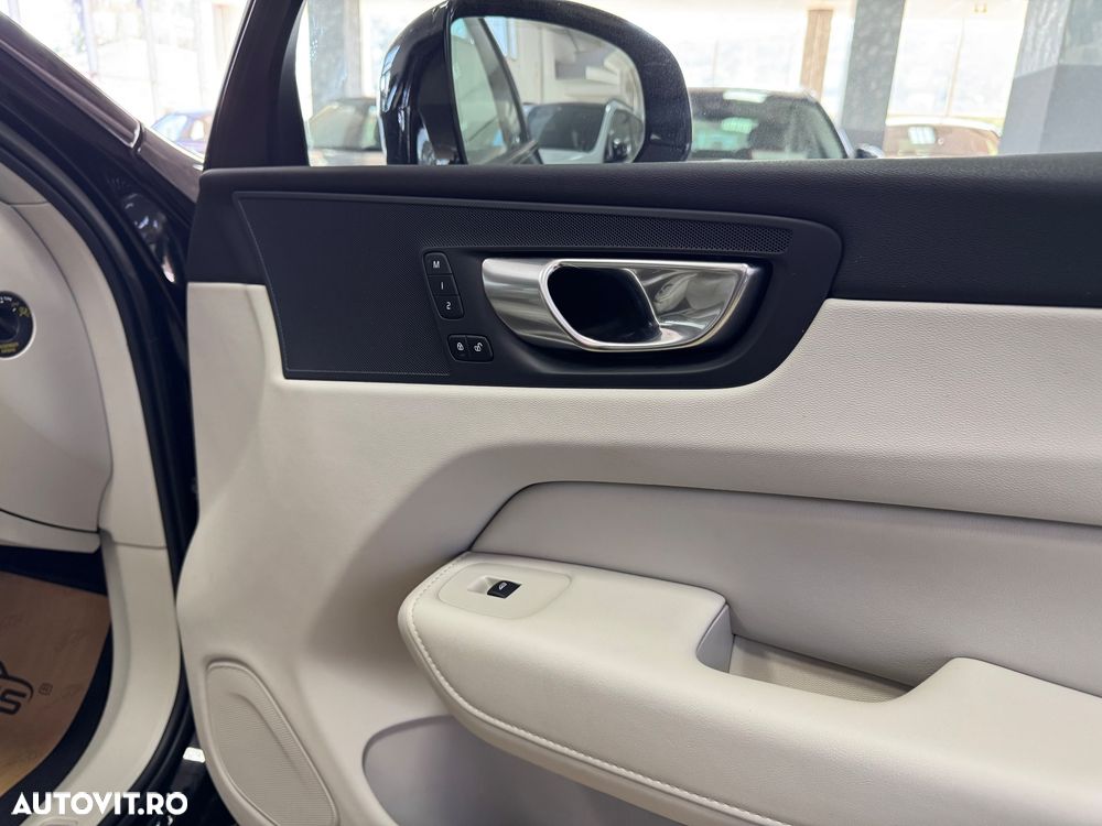 Volvo XC 60 T6 AWD Plus Dark - 17