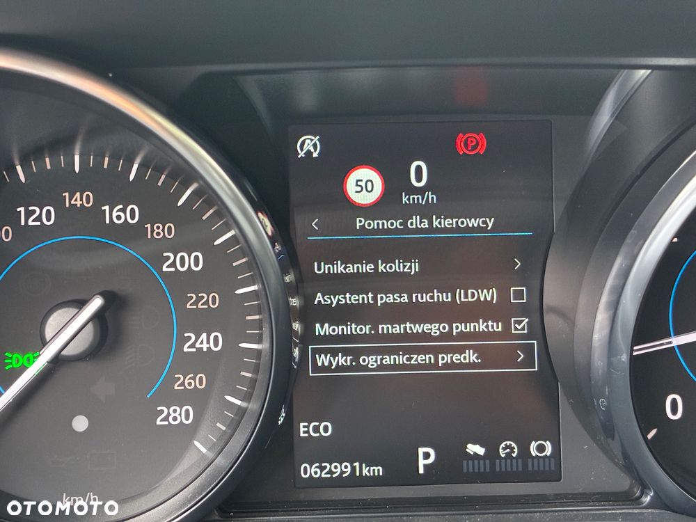 Jaguar XE 20d AWD Portfolio - 24
