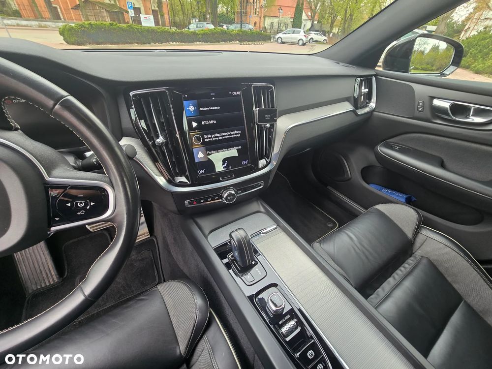 Volvo S60 B5 B AWD R-Design - 2