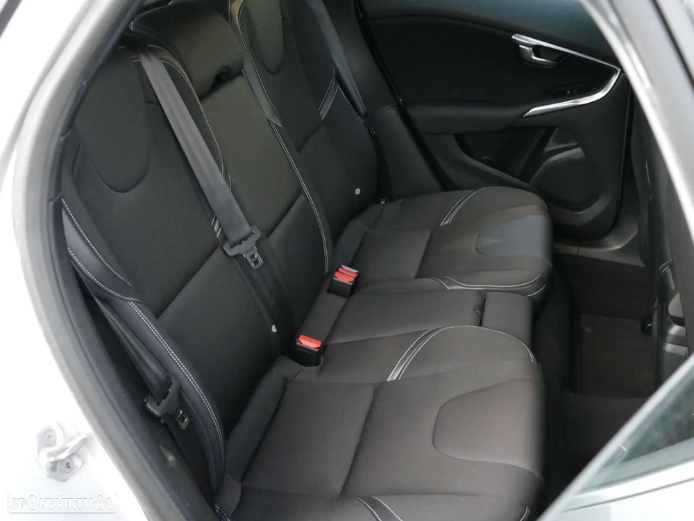 Volvo V40 1.6 D2 Momentum - 29