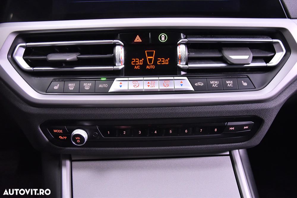 BMW Seria 3 318i Touring Aut. - 18