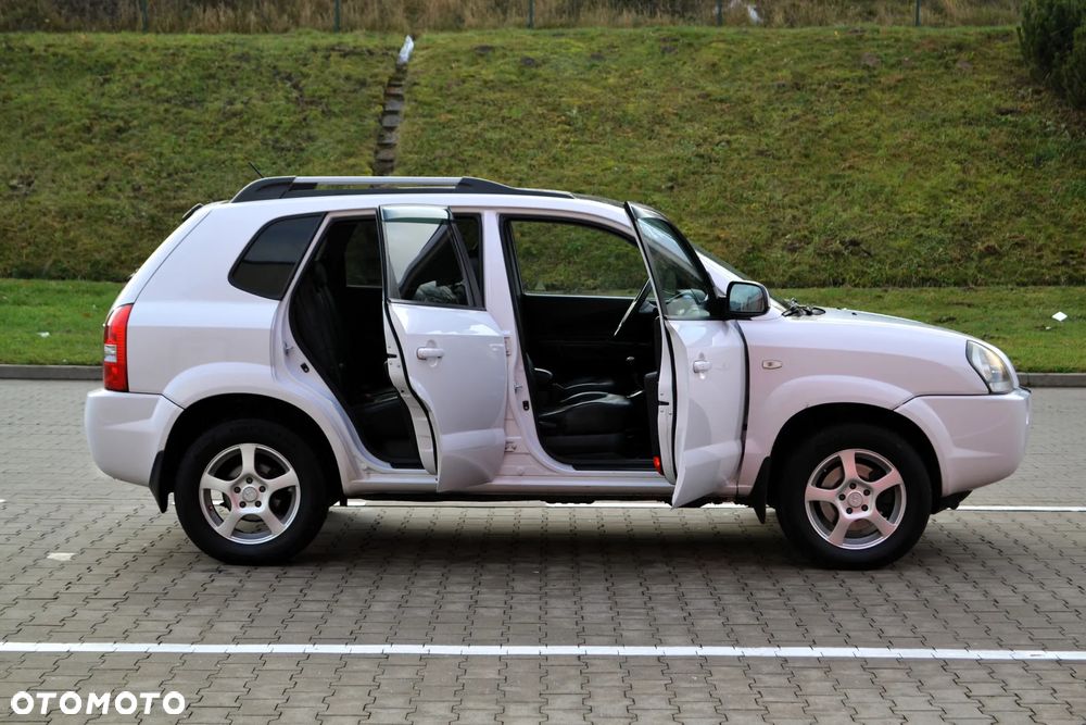 Hyundai Tucson 2.0 2WD GLS Style - 24