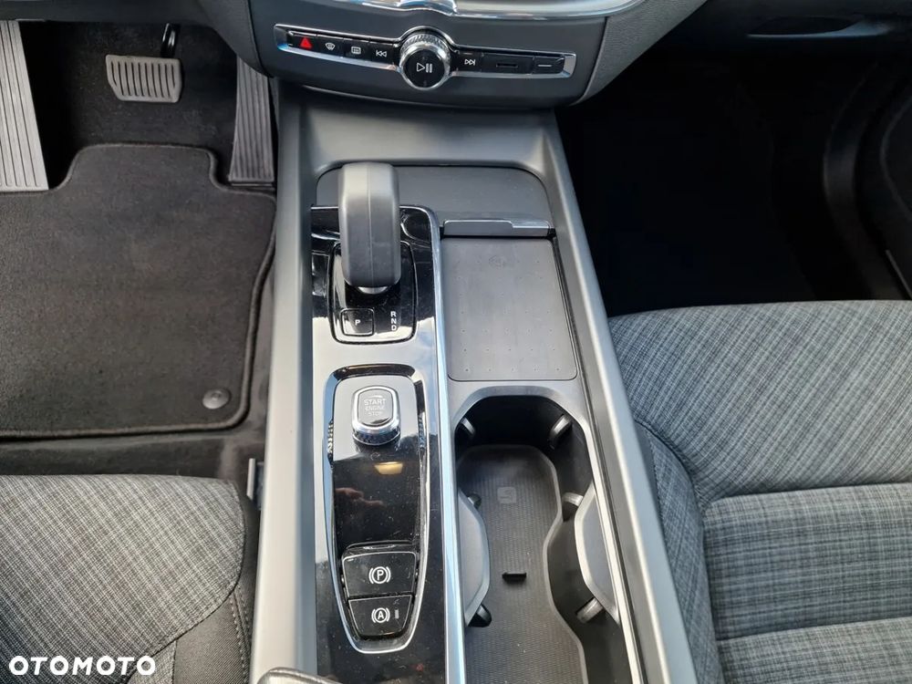 Volvo XC 60 B4 D AWD Core - 33