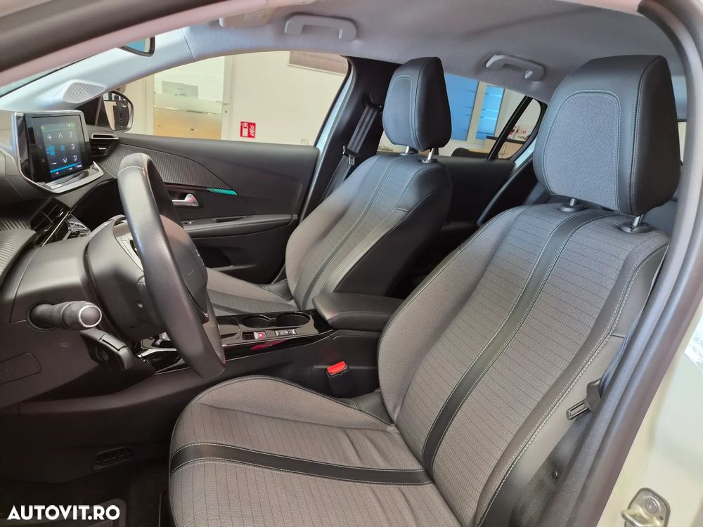 Peugeot 208 e-208 Allure - 11