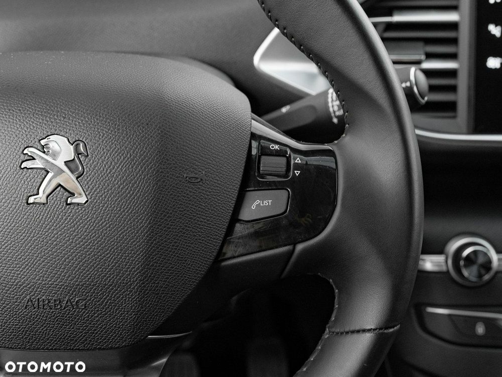 Peugeot 308 1.2 PureTech Allure S&S - 18