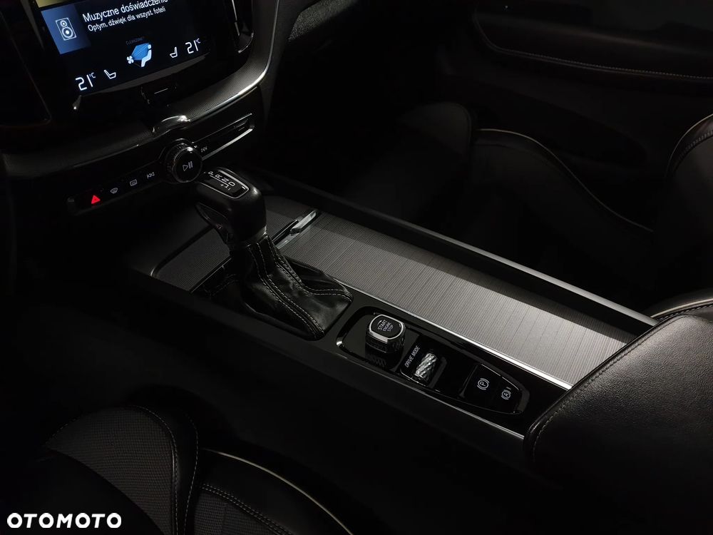 Volvo XC 60 D4 R-Design - 10
