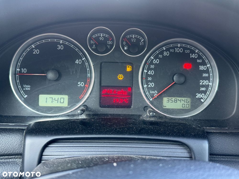 Volkswagen Passat 1.9 TDI Highline - 10