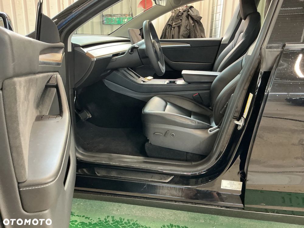 Tesla Model Y Long Range Dual Motor AWD - 7