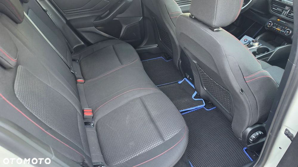 Ford Focus 1.5 EcoBoost ST-Line - 9
