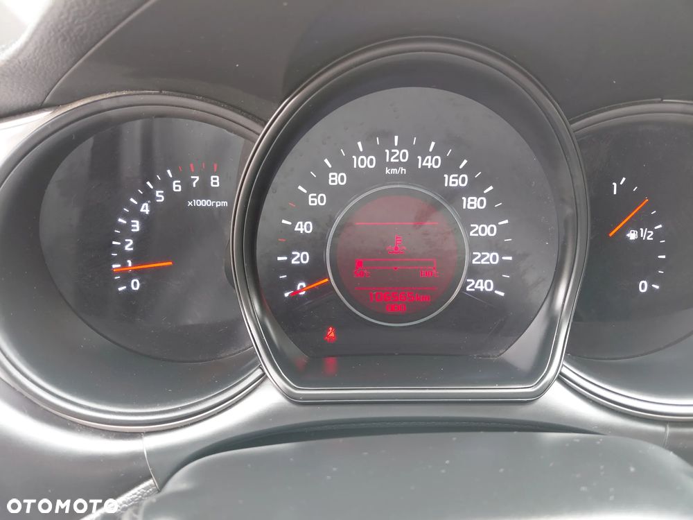 Kia Ceed 1.4 L - 8