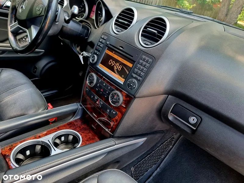 Mercedes-Benz ML - 9