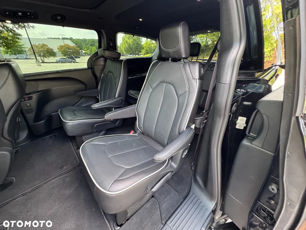 Chrysler Pacifica - 29