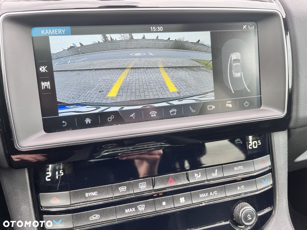 Jaguar F-Pace 25t AWD Portfolio - 17