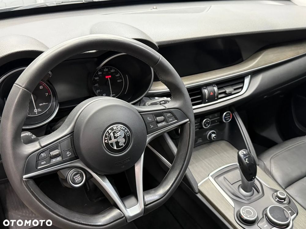 Alfa Romeo Stelvio - 15