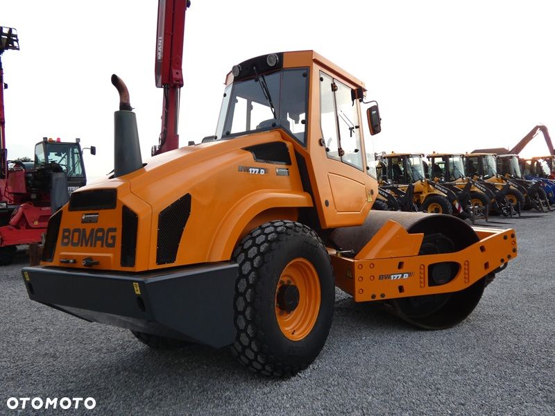 Bomag BW177D-4 / Walec Drogowy Guma - Stal / z Niemiec / 2600mtg / - 37