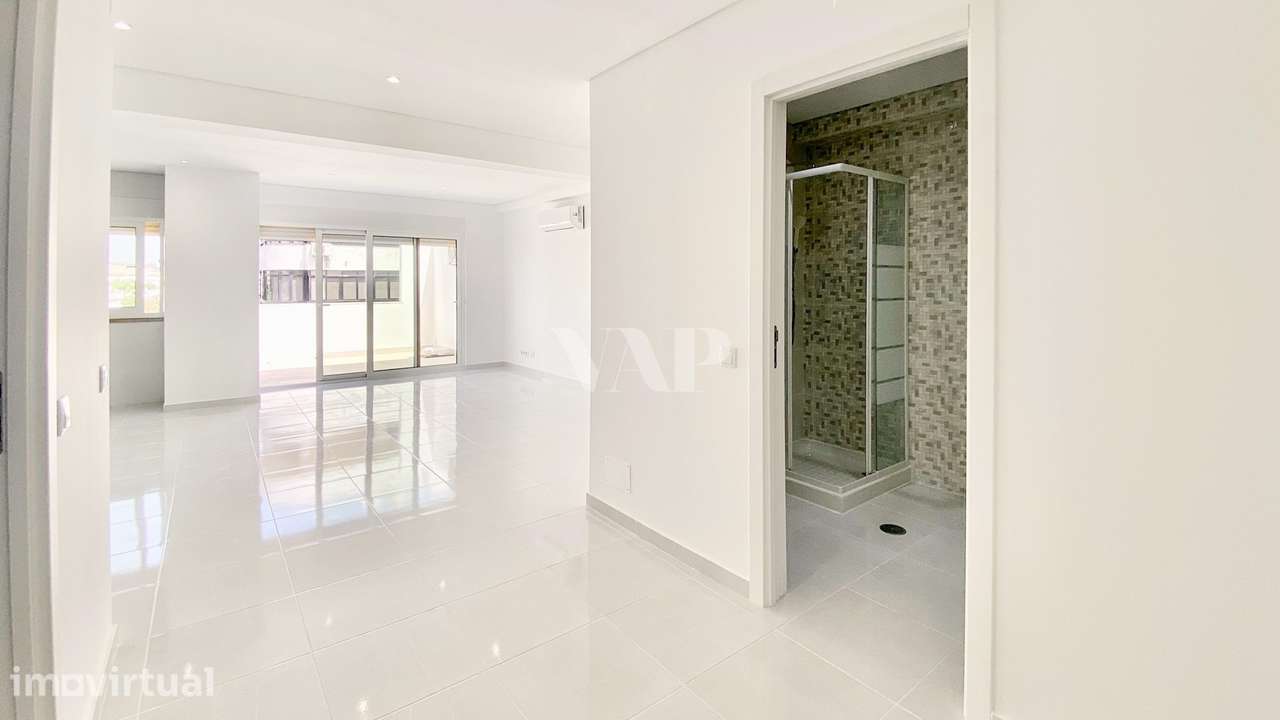 Apartamento T2 totalmente renovado e moderno em Quarteira - Grande imagem: 5/17