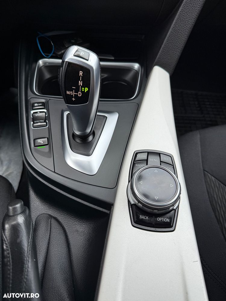BMW Seria 3 320d Touring Aut. Efficient Dynamics Edition - 33