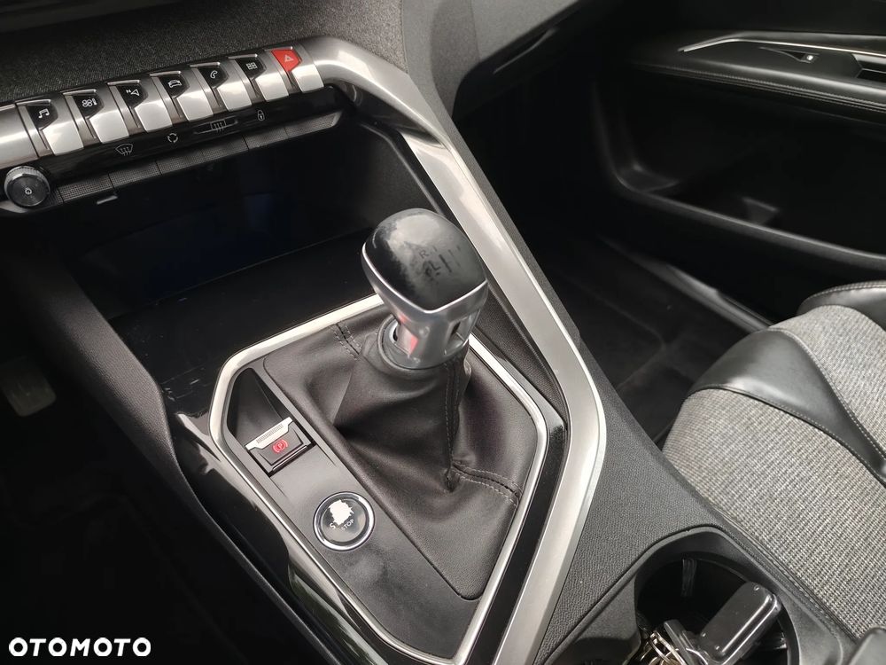 Peugeot 3008 PureTech 130 Stop & Start GPF Allure - 25