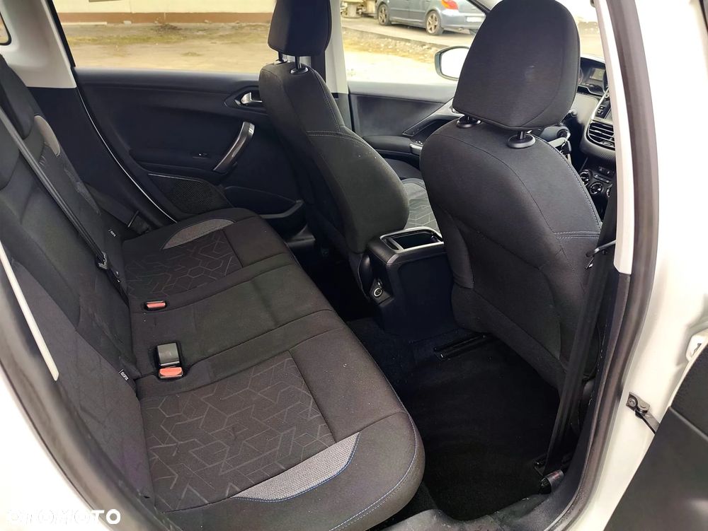 Peugeot 2008 1.6 BlueHDi Style - 10