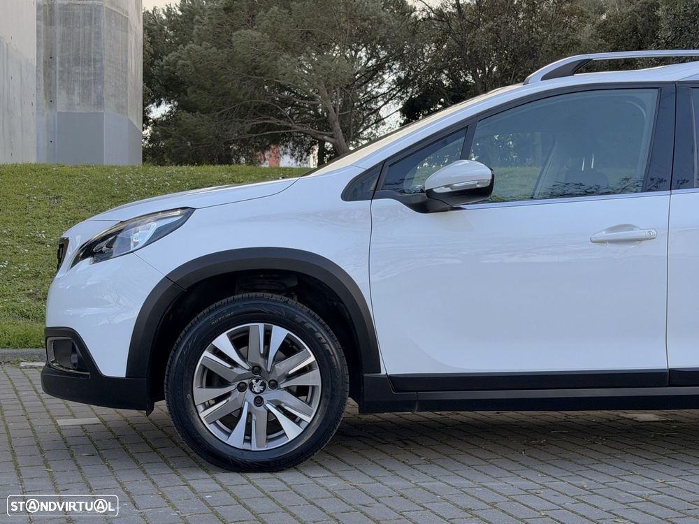 Peugeot 2008 1.2 PureTech Allure - 12