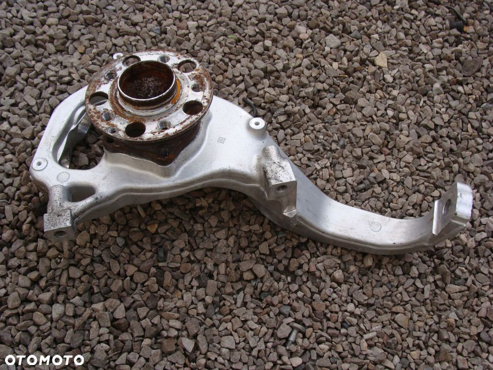 zwrotnica piasta lewa mercedes c-klasa w205 63amg 2054700 - 2