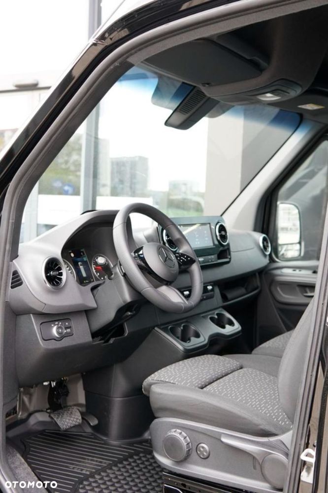 Mercedes-Benz Sprinter - 12