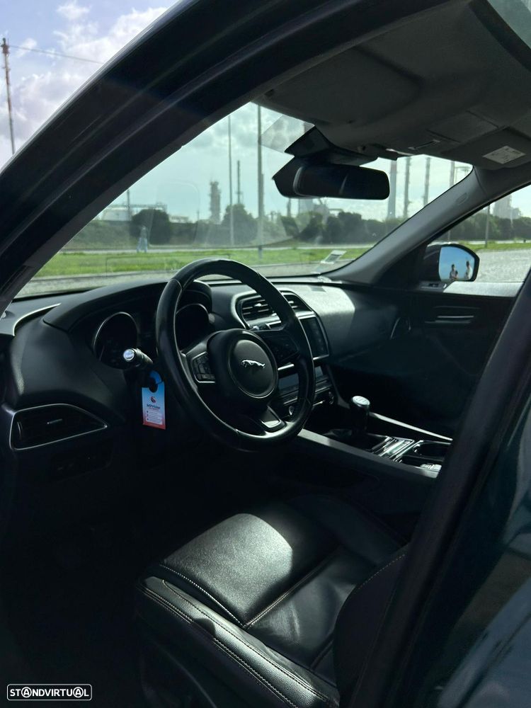 Jaguar F-Pace 2.0 i4D Portfolio - 17