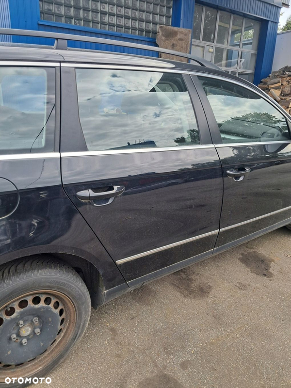 VW PASSAT B6 05-10 Kombi Variant Drzwi prawy tył LC9X Bez rdzy