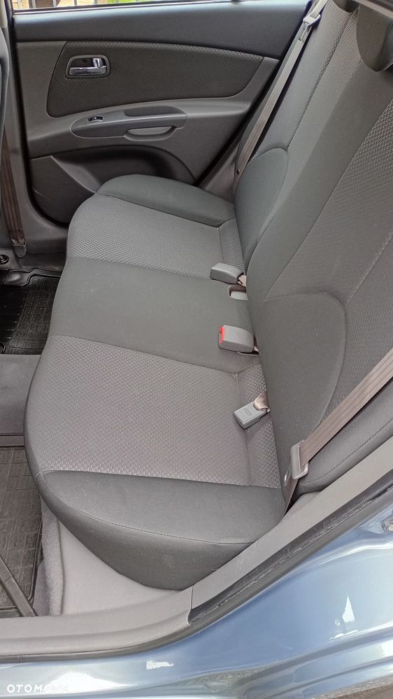 Kia Rio 1.4 Family - 11