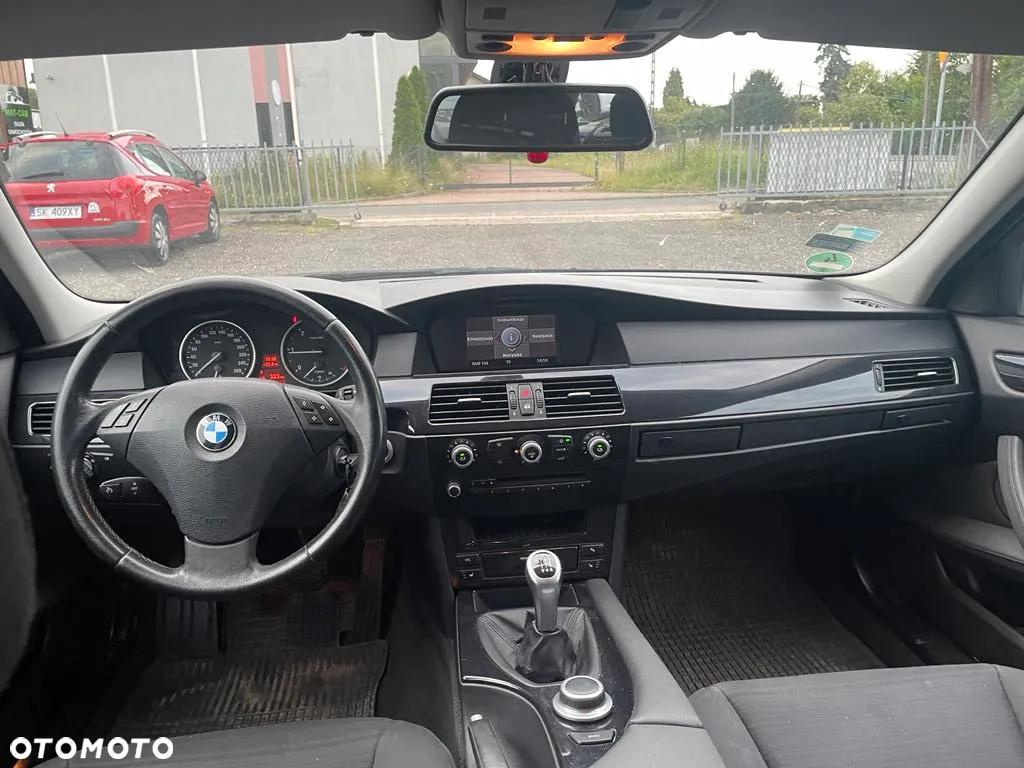 BMW Seria 5 520d Touring Special Edition - 12