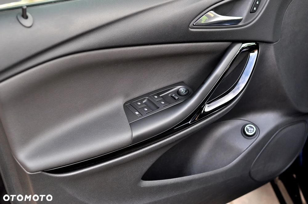 Opel Astra 1.4 T Dynamic S&S - 20