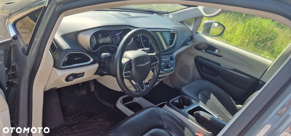 Chrysler Pacifica - 21