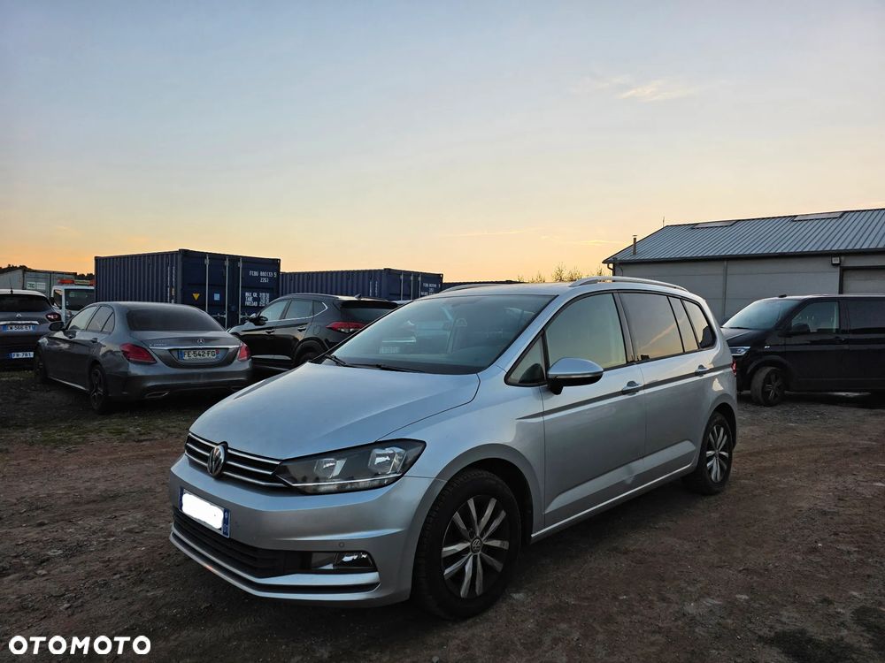 Volkswagen Touran - 1