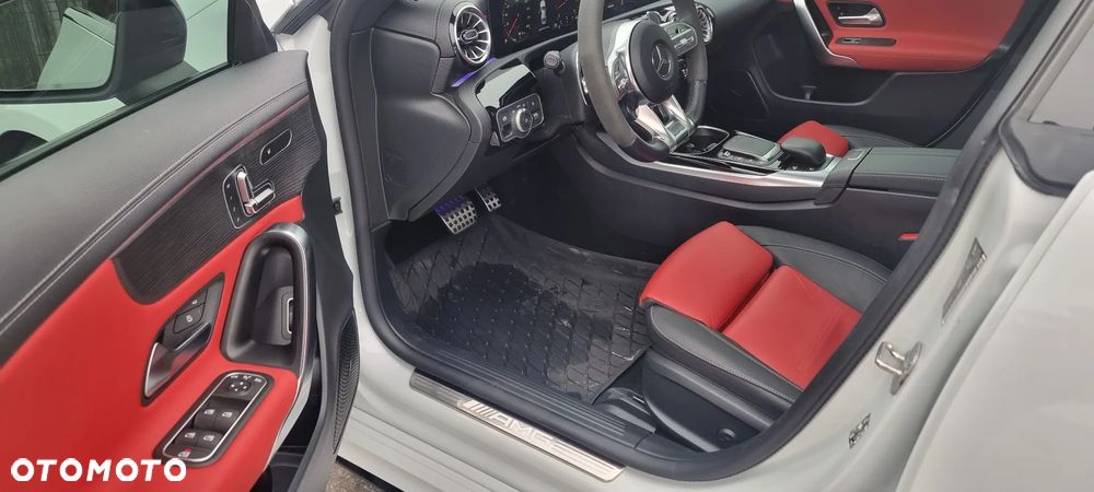 Mercedes-Benz CLA AMG 45 4-Matic 8G-DCT - 28