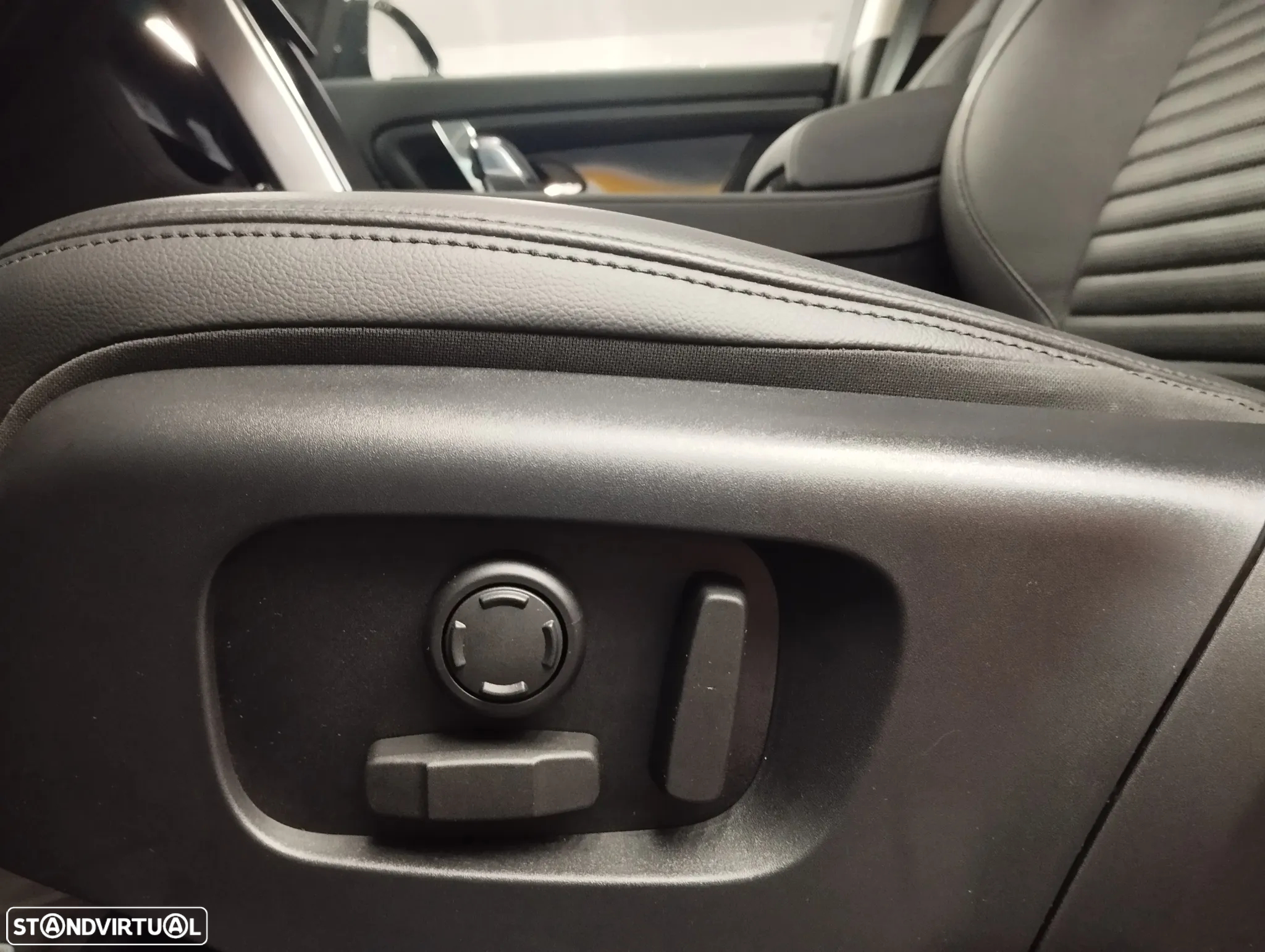 Land Rover Discovery Sport 1.5 I3 P300e AWD S - 23