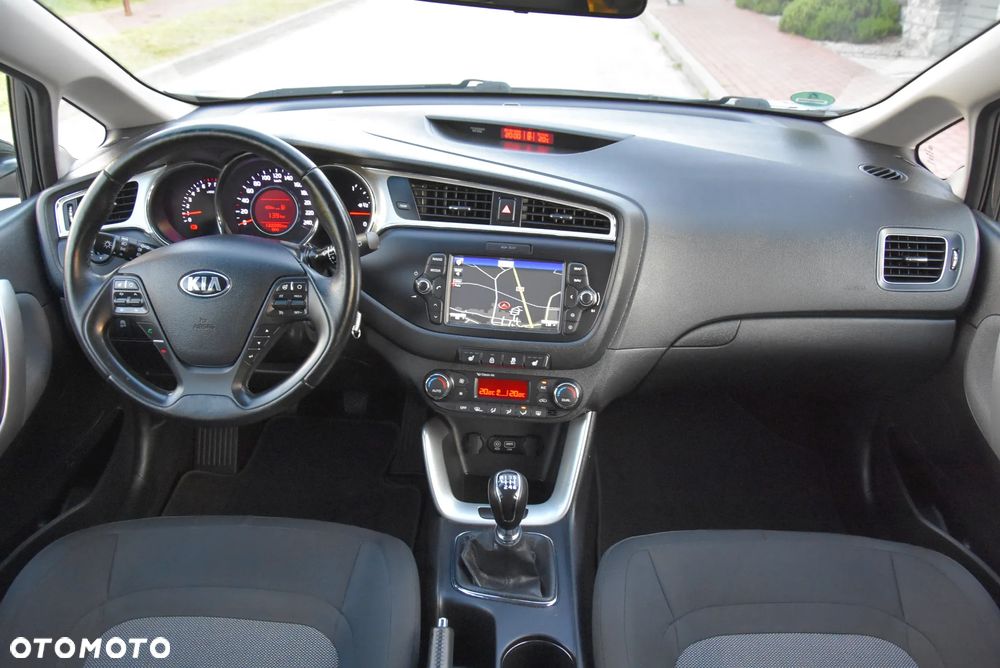 Kia Ceed 1.6 GDI ISG Dream-Team Edition - 22