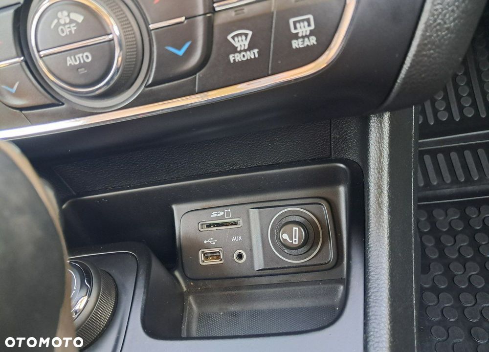 Jeep Cherokee - 23
