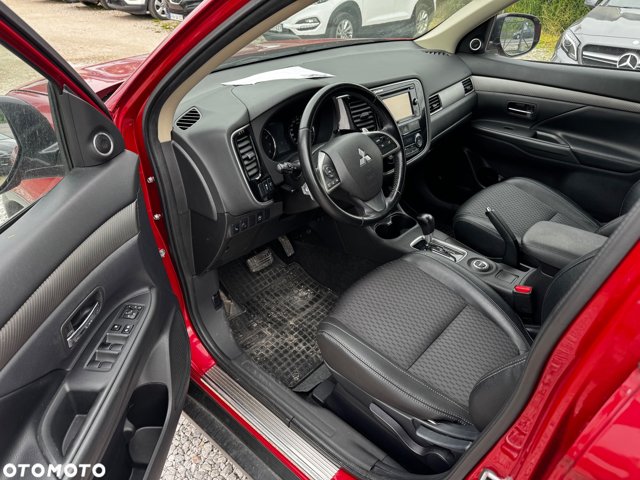 Mitsubishi Outlander 2.0 Instyle + 4WD CVT - 23