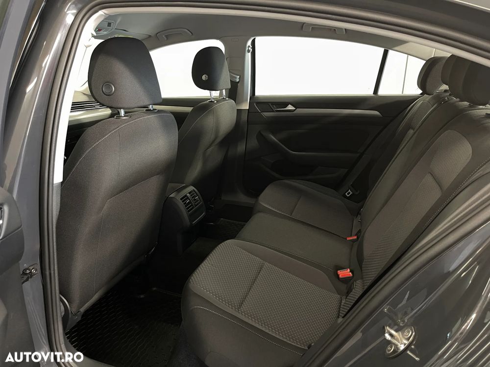Volkswagen Passat 2.0 TDI Advance - 11