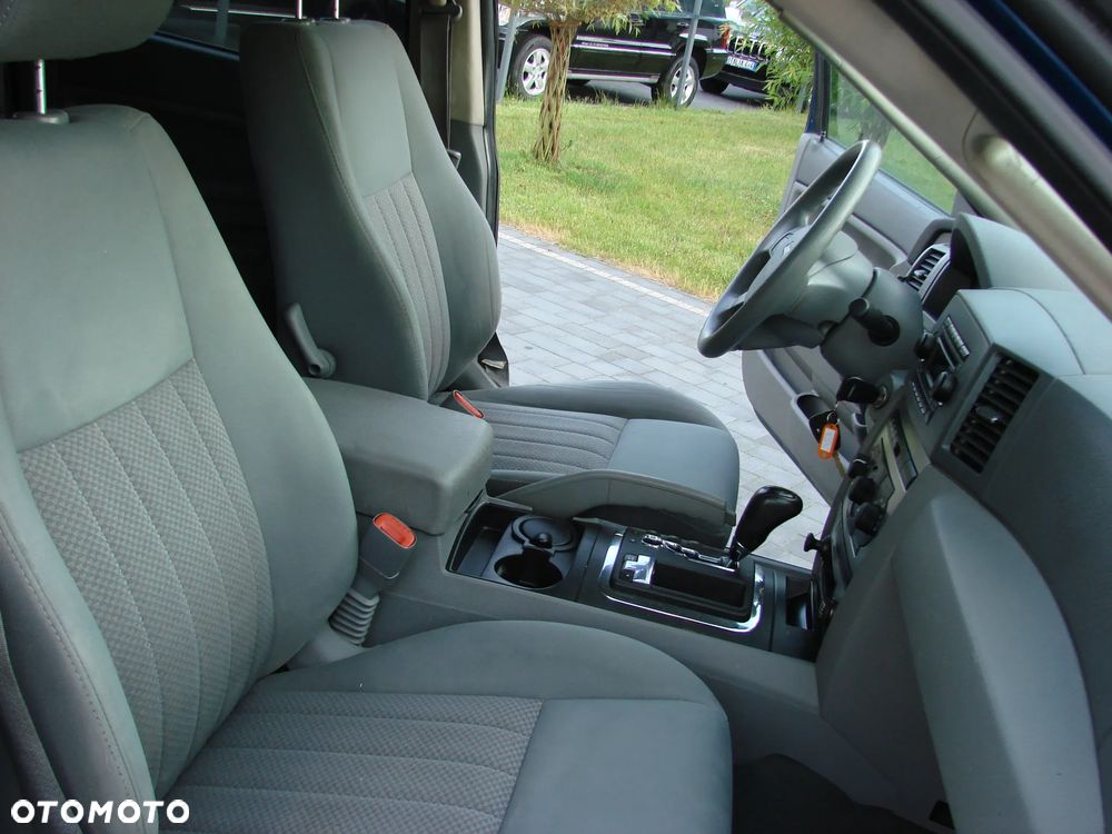 Jeep Grand Cherokee - 21