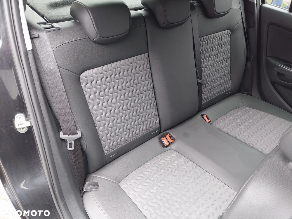 Opel Corsa 1.4 16V Cosmo - 8