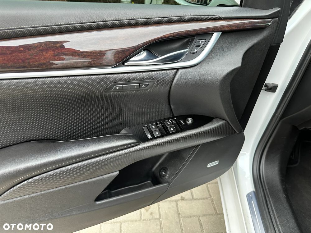 Cadillac XTS - 8
